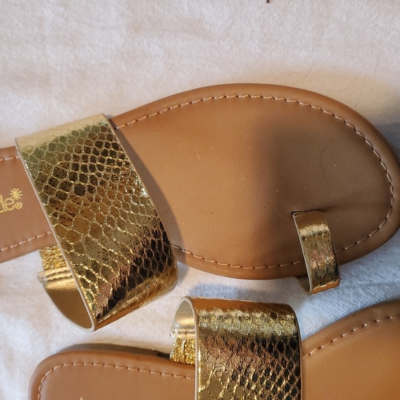 Shoe Dazzle Sophia Gold Slide Toe Sz. 8 Sandals - Picture 5 of 6